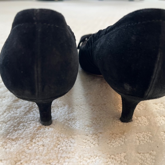 Prada black suede kitten heel pumps with bow detail - Picture 2 of 9